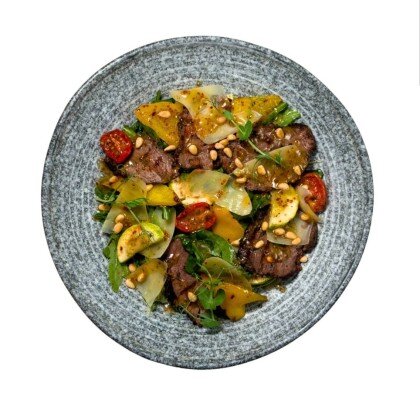 Салат с ростбифом и овощами гриль