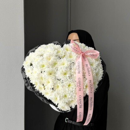 Сердце собранное в цветах