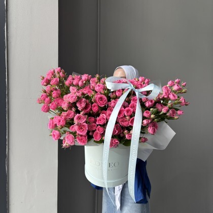 Композиция из кустовых роз