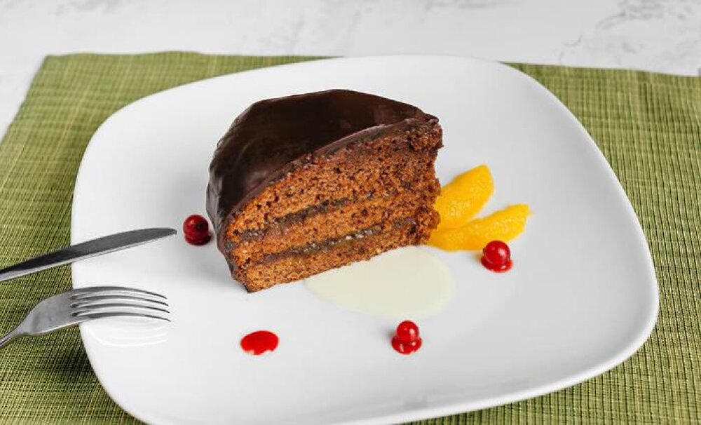 Торт «Saher» в шоколадной глазури