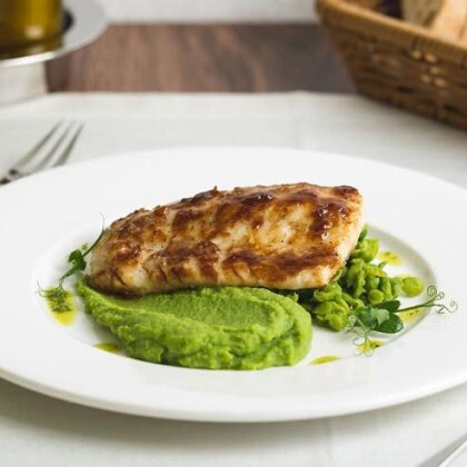 Филе судака с пюре из зеленого горошка