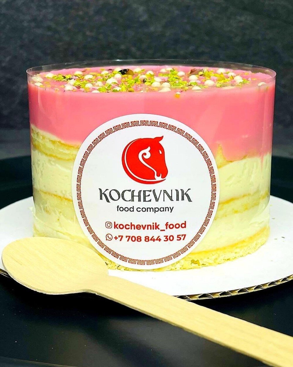 Бенто-тортик ванильный с клубникой на белом шоколаде