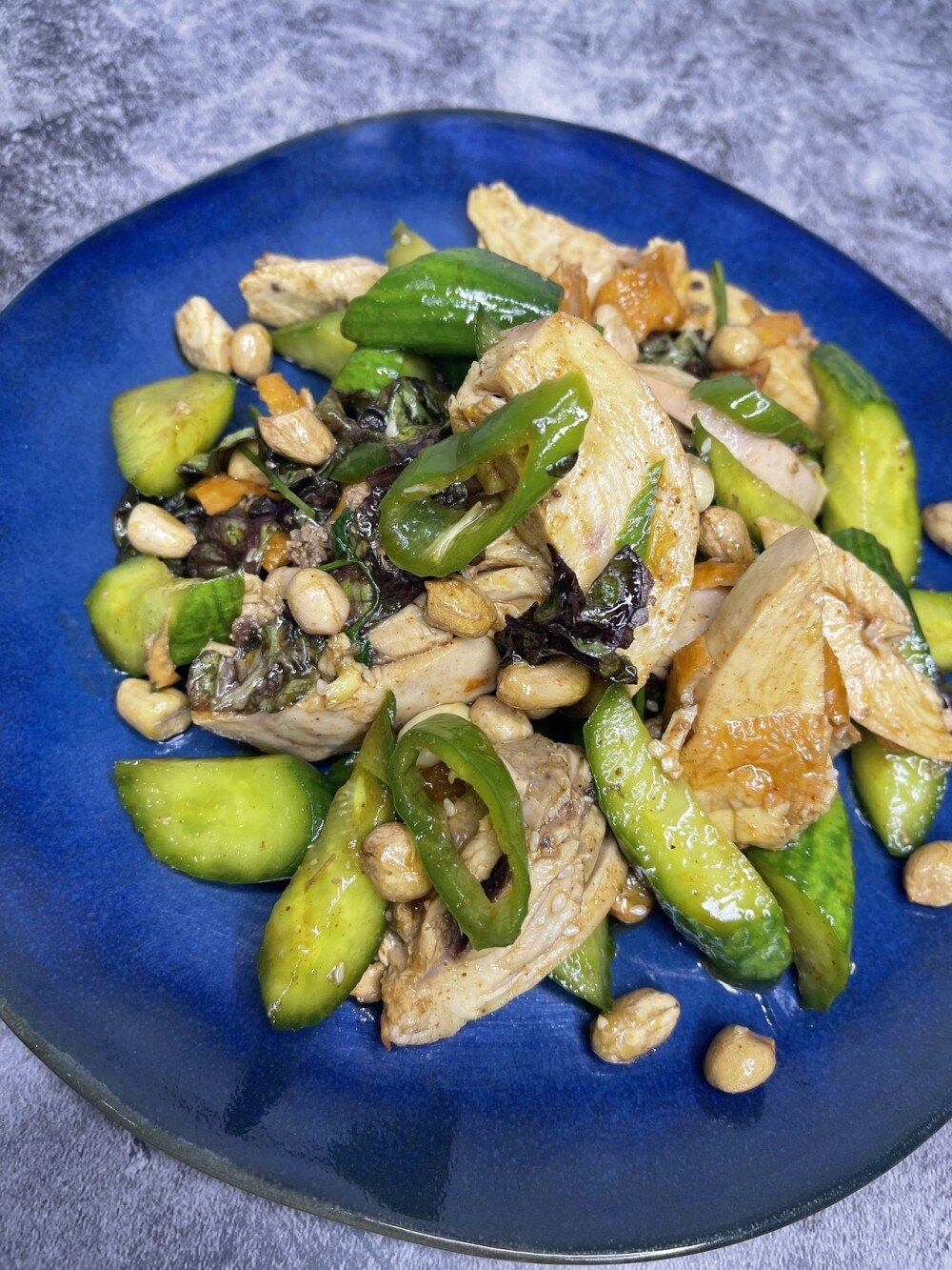 Салат китайский из курицы и огрурцов