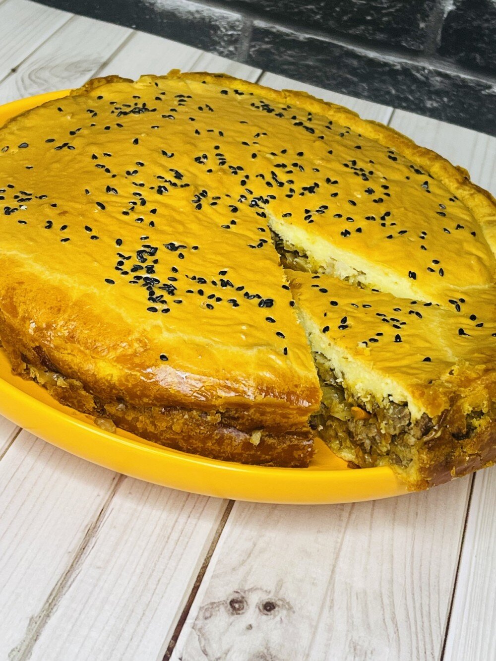 Пирог с мясом и капустой 22 см. На 10 персон.