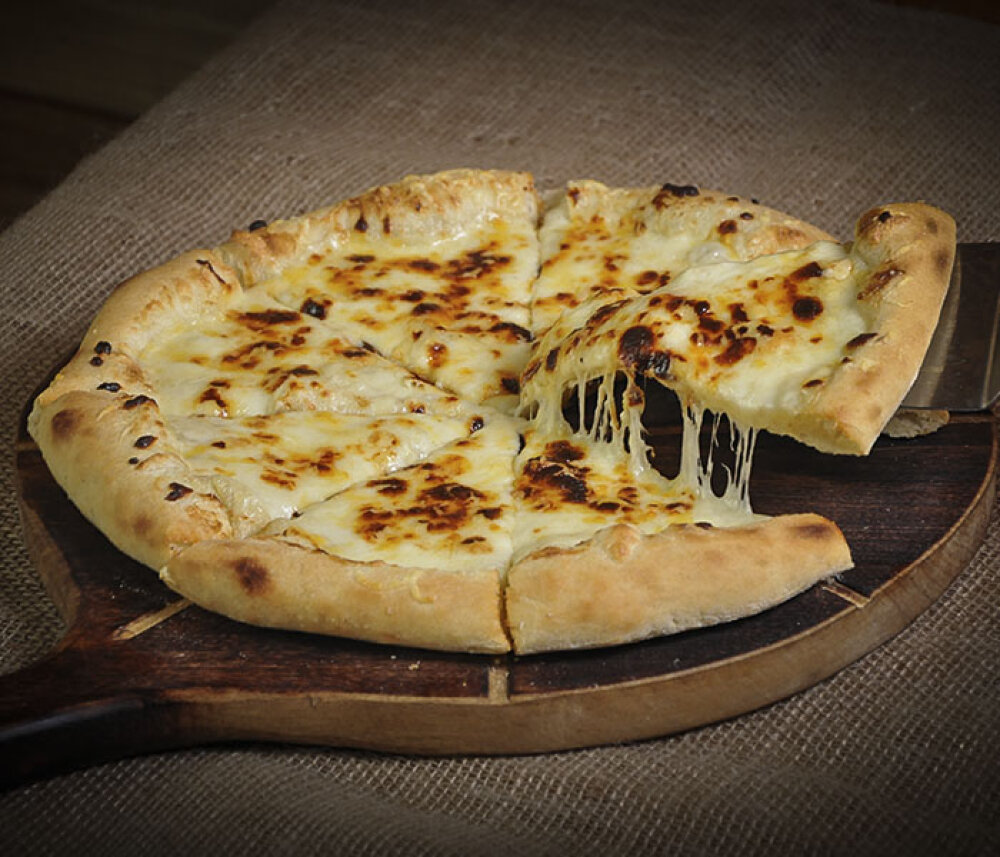 Пицца «Три сыра» (халяль) 30 см