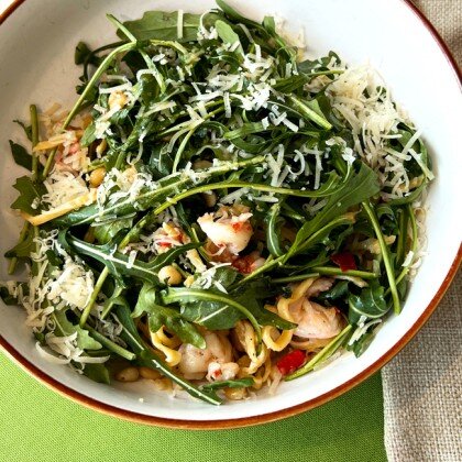 Спагетти с креветками и рукколой