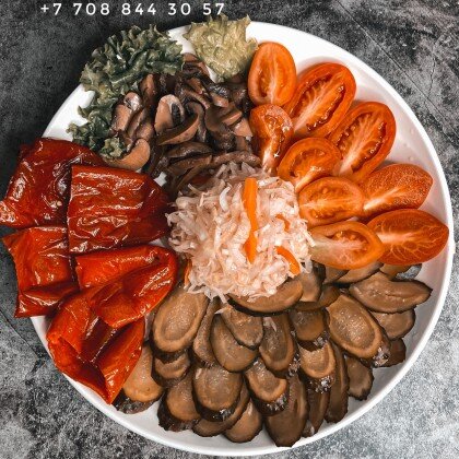 Ассорти домашних разносолов