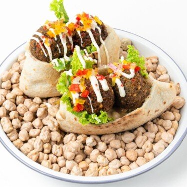 Фалафель қосылған пита