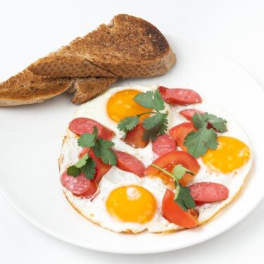 Шұжық қосылған үй жұмыртқасы