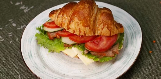 Круассан с индейкой