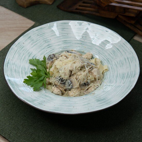 Фетучини с курицей и грибами