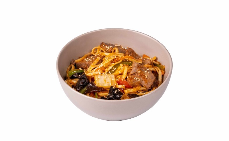 Удон с говядиной в соусе кимчи