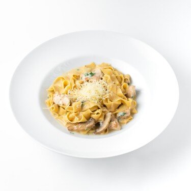 Тауық еті мен саңырауқұлақ қосылған феттучини