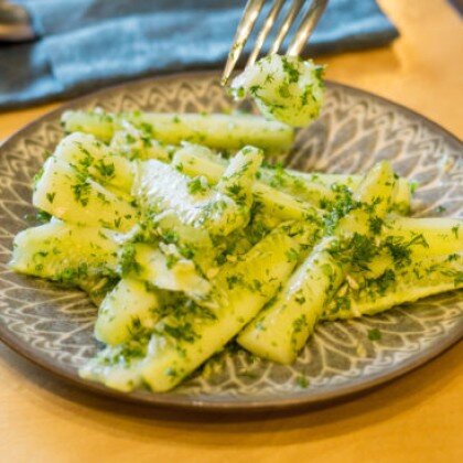 Огурчики в чесночном соусе