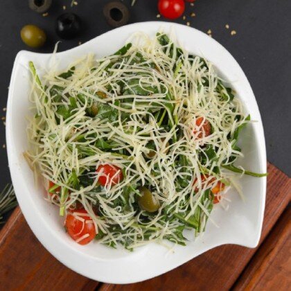 Салат с Рукколой и Помидором Черри