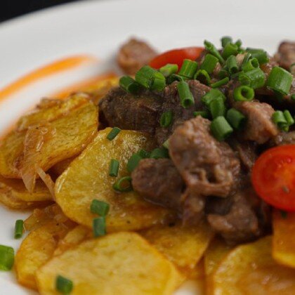 Мясо, тушенное с картофелем