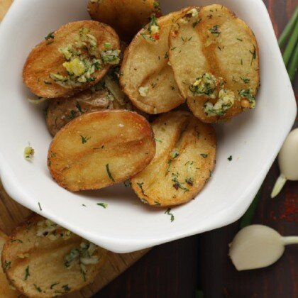 Картофель в мундире с чесноком