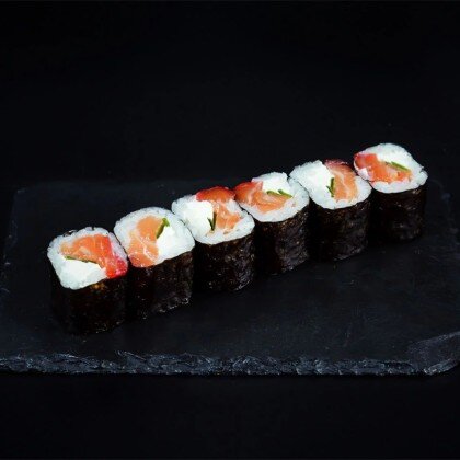 Хосомаки с лососем «Гравлакс»