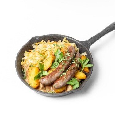 Қуырылған картоп және бұқтырылған қырыққабат қосылған саңырауқұлақ тұздығы шұжық