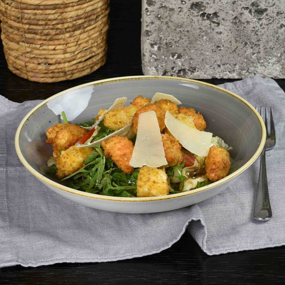 Салат с сёмгой и жареным сыром