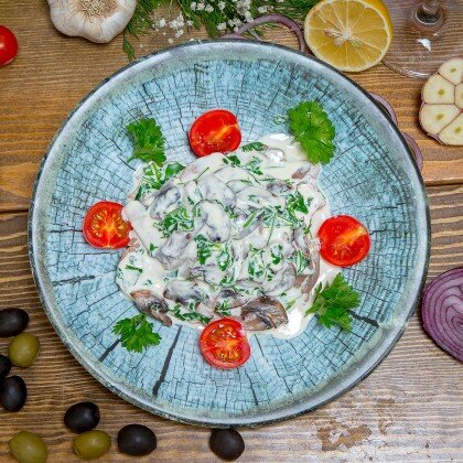 Язык в сливочном соусе