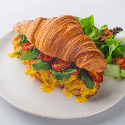 Круассан с филе цыплёнка