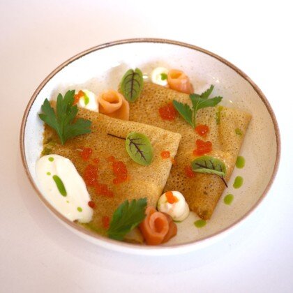 Блинчики цельнозерновые с семгой и красной икрой