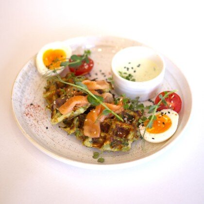 Вафли из цукини с семгой