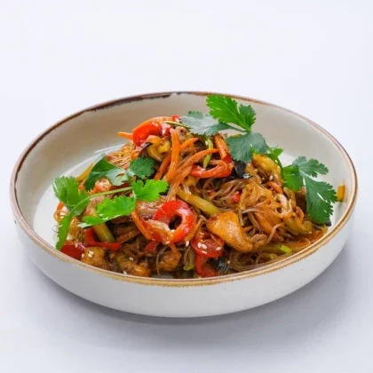 Тёплая фунчоза с курицей