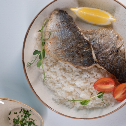 Дорадо с рисом и сливочным соусом