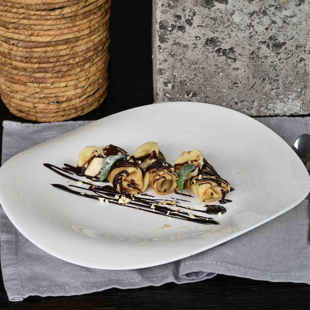 Блины с шоколадным кремом, бананом и орехами