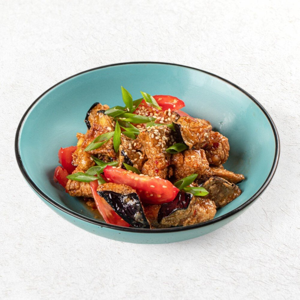 Салат с хрустящими баклажанами и курицей