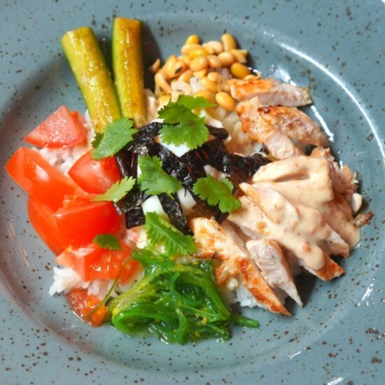 Поке боул с цыплёнком