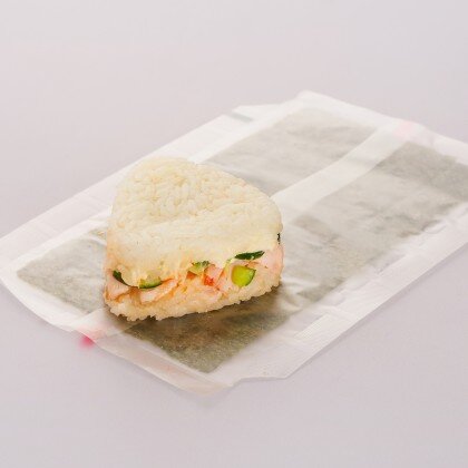 Онигири с  копченой курицей