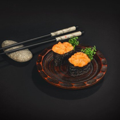 Острый гункан с морским гребешком