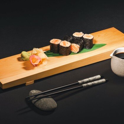 Ролл с лососем