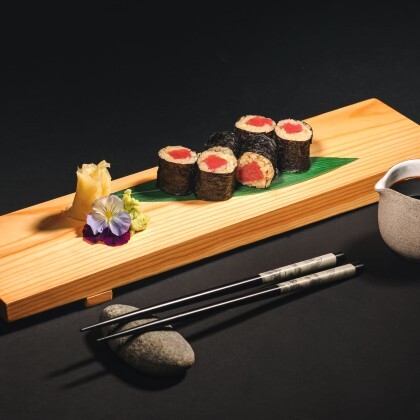 Ролл с тунцом аками