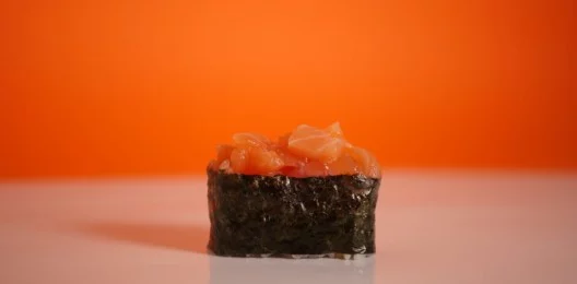Gunkan Salmón Picante