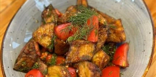 Салат с хрустящими баклажнами
