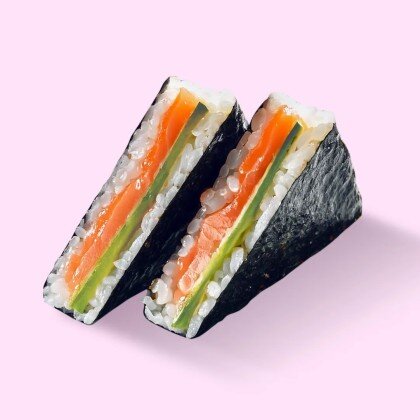 Онигири с лососем