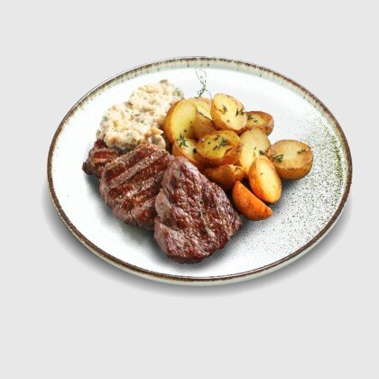 Медальоны из говядины с картофелем стоун и грибным жульеном