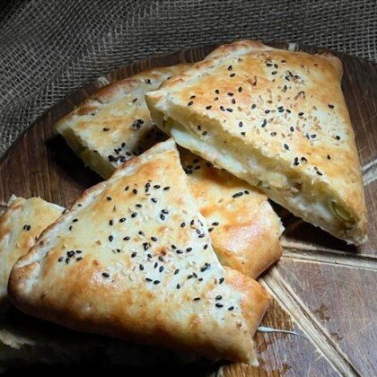 Стафф с запеченной сёмгой и огурцами (кальцоне)