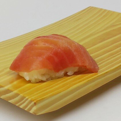 Суши с тунцом