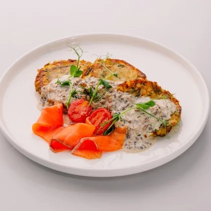 Драники из цукини с лососем