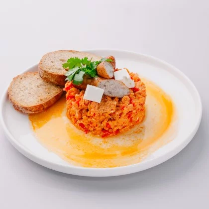 Шакшука-скрэмбл с куриной колбаской