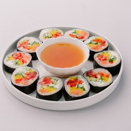 Кимбап с копченым лососем