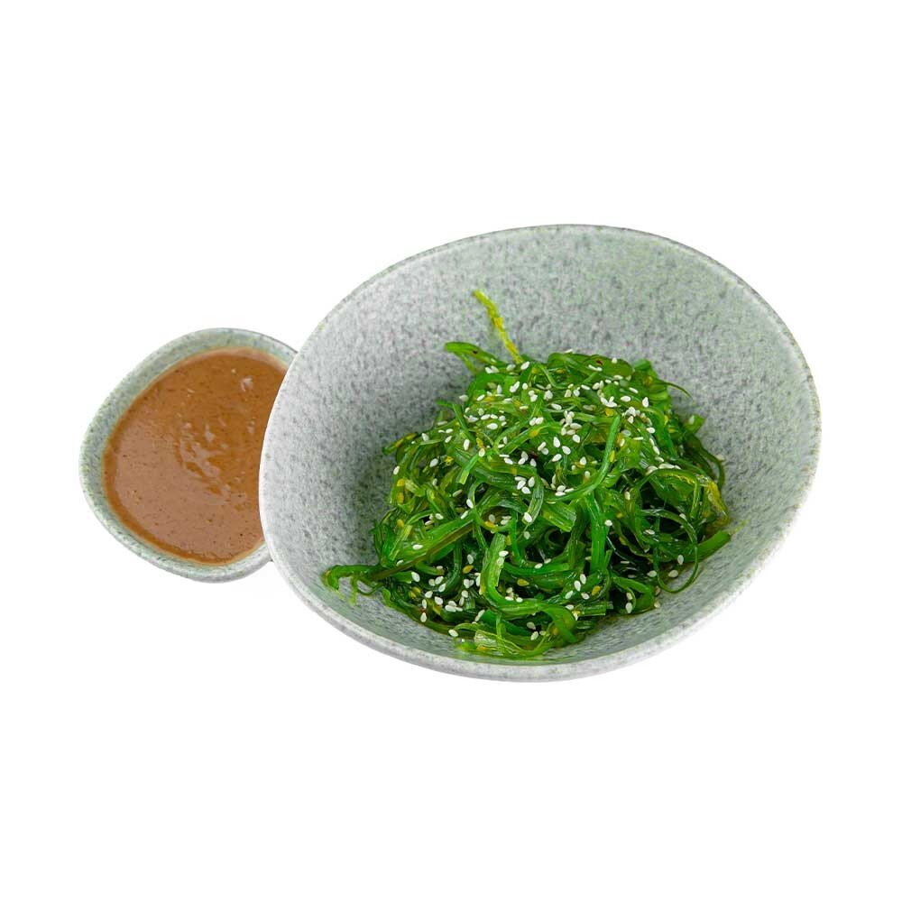 Салат Чука с ореховым соусом