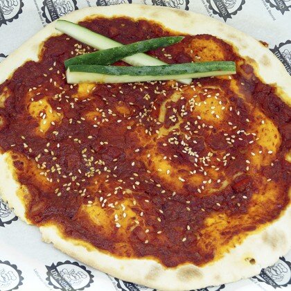 Хлеб с пастой из острого перца