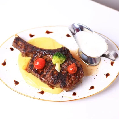 Стейк Рибай с Бернанским соусом на мангале