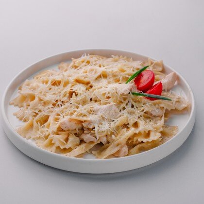 Фарфалле с курицей в сливочном соусе